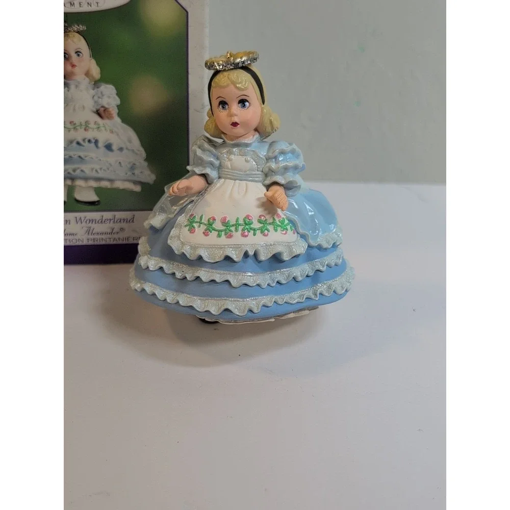 Hallmark Spring ornament 2000 ALICE IN WONDERLAND Madame Alexander